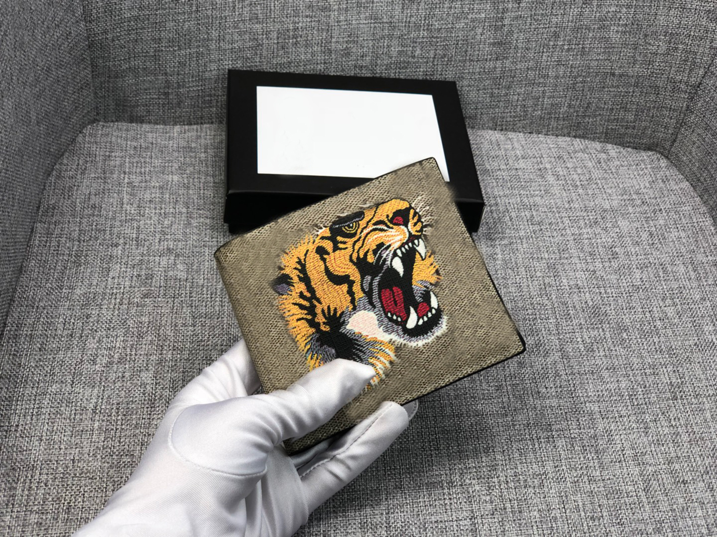 Tiger Leather Letter Wallet Square High Quality Animal Pattern Wallet Fashion Coin Purse Gifts for Men and Women, Red;black
Tiger Leather Letter Wallet Square High Quality Animal Pattern Wallet Fashion Coin Purse Gifts for Men and Women, Red;black