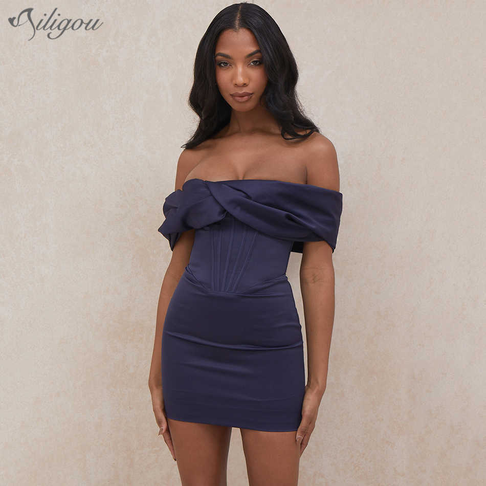 Strapless Pleated Mini Dress Fashionable Christmas Celebrity Satin Birthday Club Costume Ladies Sexy Party 210527