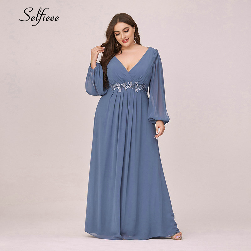 Plus Size Dusty Blue Women Dress Deep V-Neck Long Sleeve Appliques Ruched Long Party Dress Maxi Chiffon Dress Robe De Soiree 210409