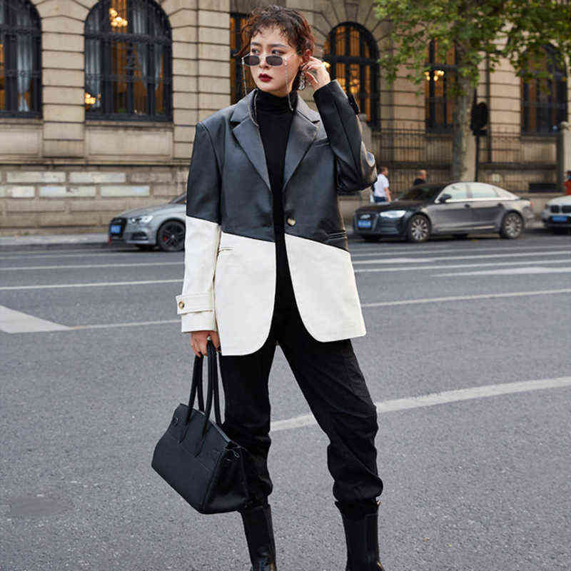 [EWQ] Notched Long Sleeve Patchwork Casual Blazers Female Autumn Korean Hit Color Coat PU Leather Jacket For Women 211122