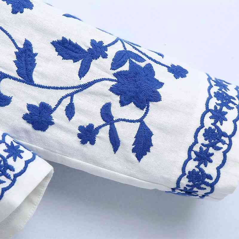 Oversize Women V Neck Vintage Blouse Spring-autumn Fashion Ladies Chinese Style Coat Female Embroidered Top 210430