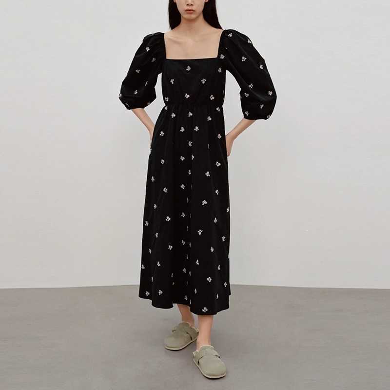 Spring Puff Sleeve Embroidery Floral Black Dress Women Square Collar Vacation Party Midi Elegant Female Waist WB1010 210525
Spring Puff Sleeve Embroidery Floral Black Dress Women Square Collar Vacation Party Midi Elegant Female Waist WB1010 210525