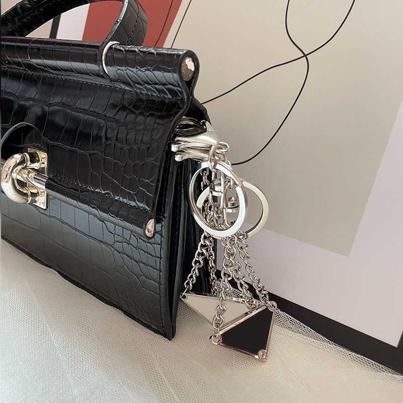 Fashion Inverted Triangle Black and White Steel Seal Key Chain For Women With Simple Geometric Key Tag Key Chain R250728