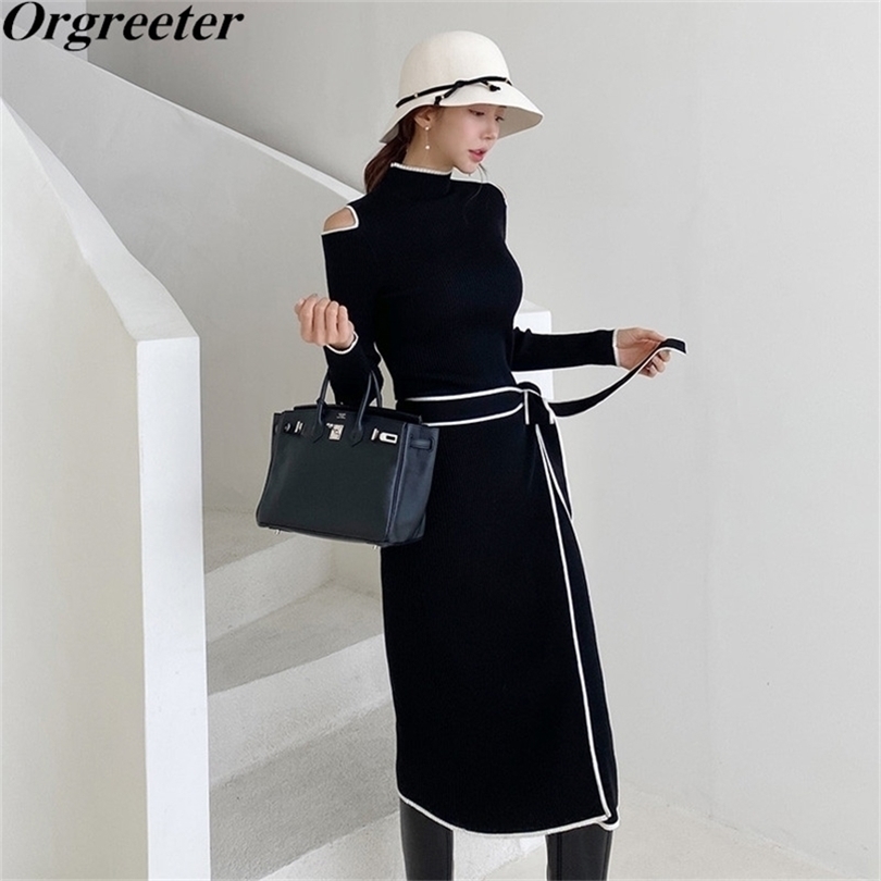 High-quality Shoulder Hollow Long Sleeve Black Knitted Dress White Striped Trim Sashes Bow Slim Split Mid-length Sweater 211109
High-quality Shoulder Hollow Long Sleeve Black Knitted Dress White Striped Trim Sashes Bow Slim Split Mid-length Sweater 211109
