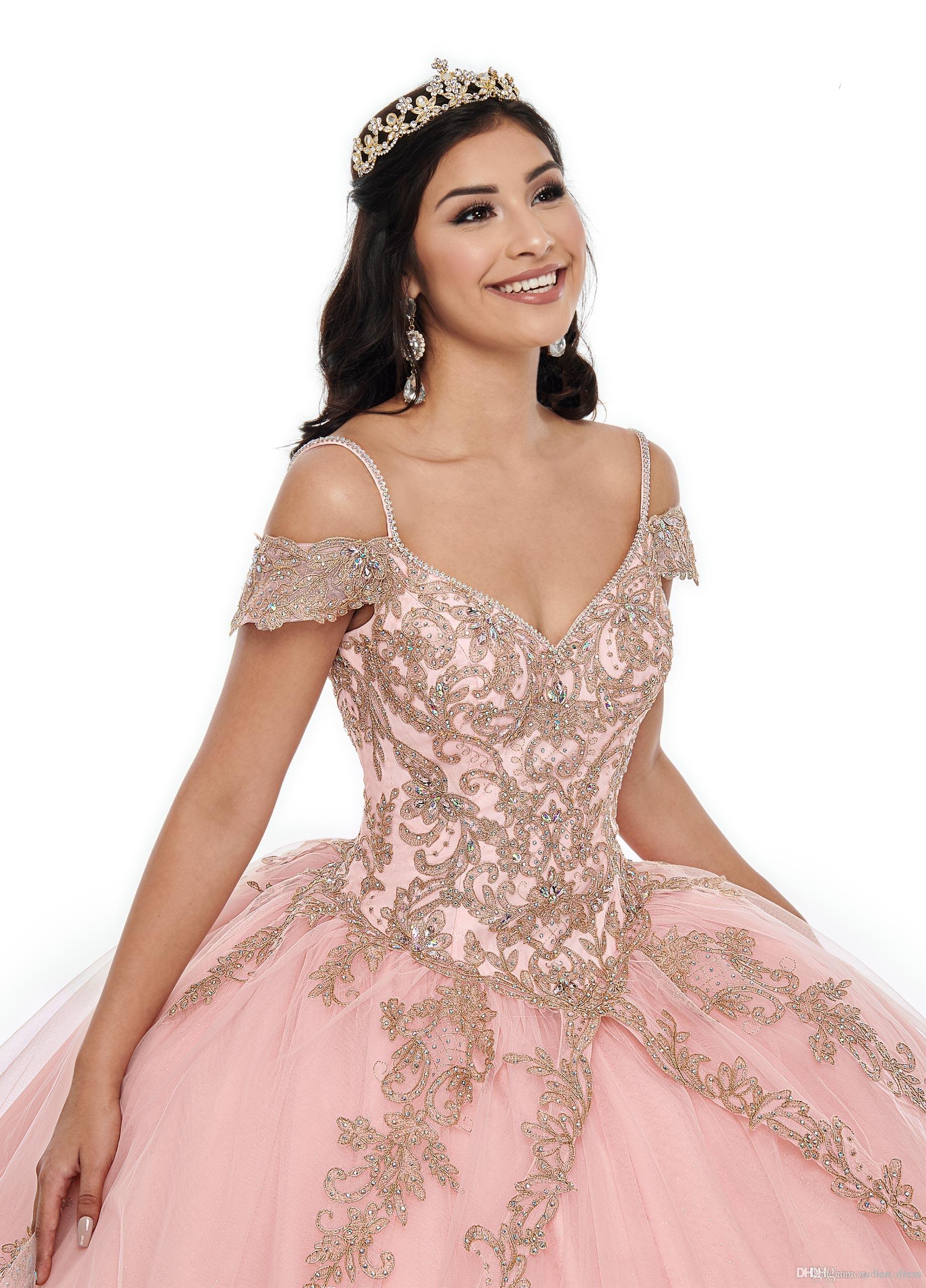 2025 Pink Quinceanera Dresses Spaghetti Straps Off the Shoulder Gold Lace Applique Tiered Skirt Custom Made Sweet Prom Ball Gown vestido de noche