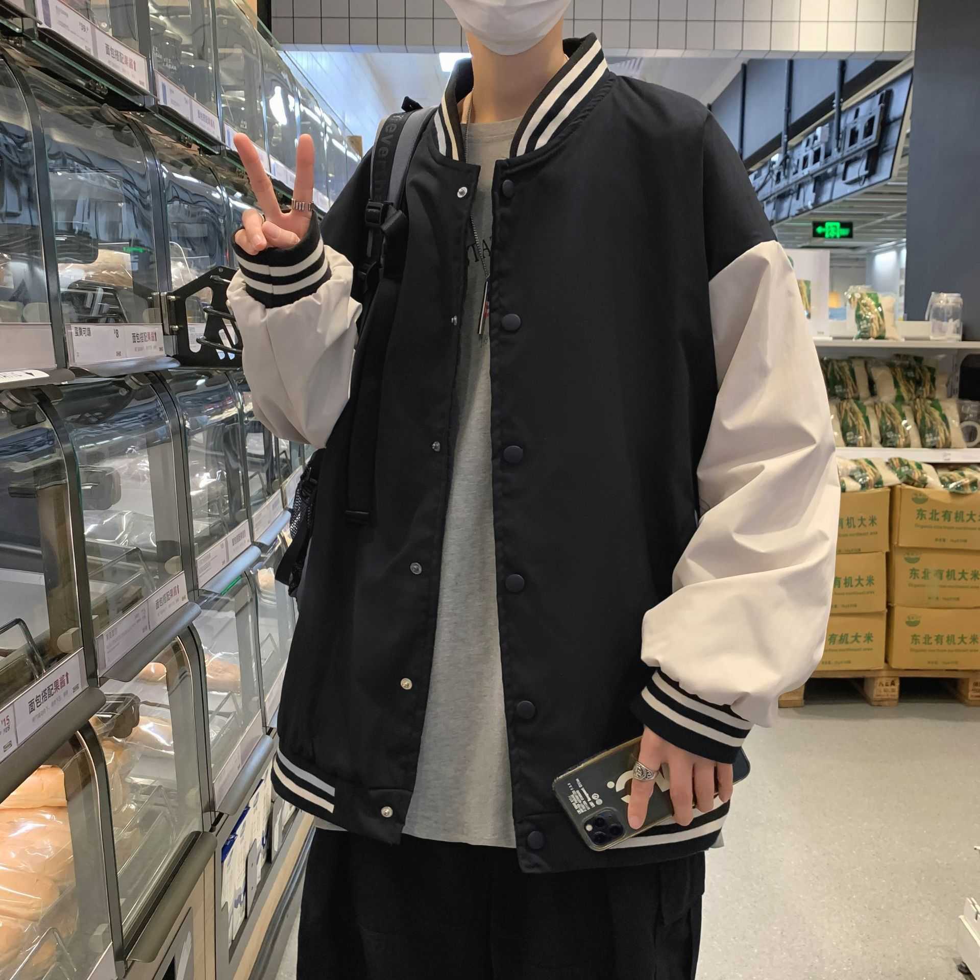Men Long Sleeve Jackets Vintage Patchwork Baseball Jacket 2021 Spring Autumn Oversized V-neck Coats Loose Outerwear Cool Boys X0621
Men Long Sleeve Jackets Vintage Patchwork Baseball Jacket 2021 Spring Autumn Oversized V-neck Coats Loose Outerwear Cool Boys X0621