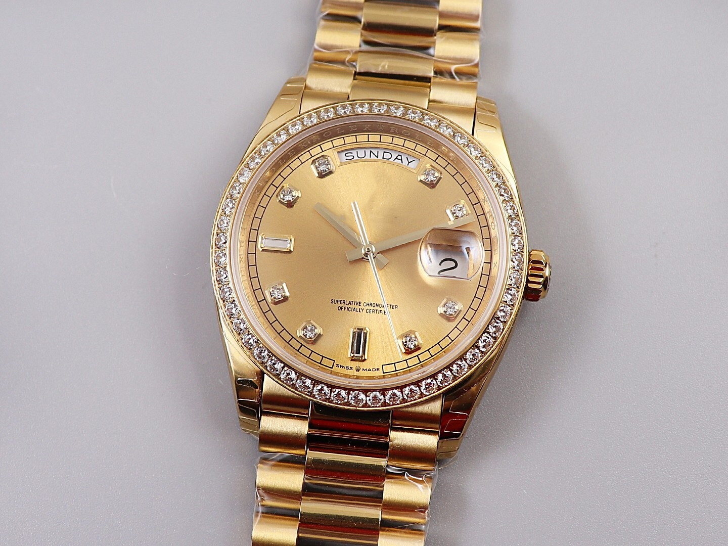 EW Women's Watch has a diameter of 36mm thickness with 3255 integrated automatic movement screw-in bottom cover and chain crown sapphire mirror, Slivery;brown
EW Women's Watch has a diameter of 36mm thickness with 3255 integrated automatic movement screw-in bottom cover and chain crown sapphire mirror, Slivery;brown