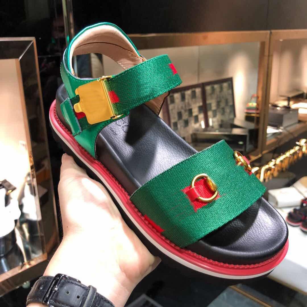 Luxury designer chaussures Tory slippers sandals flat women beach flip flops nonslip shoes Oran Oasis Channel Chypre Purple Lizard Oran B4
Luxury designer chaussures Tory slippers sandals flat women beach flip flops nonslip shoes Oran Oasis Channel Chypre Purple Lizard Oran B4