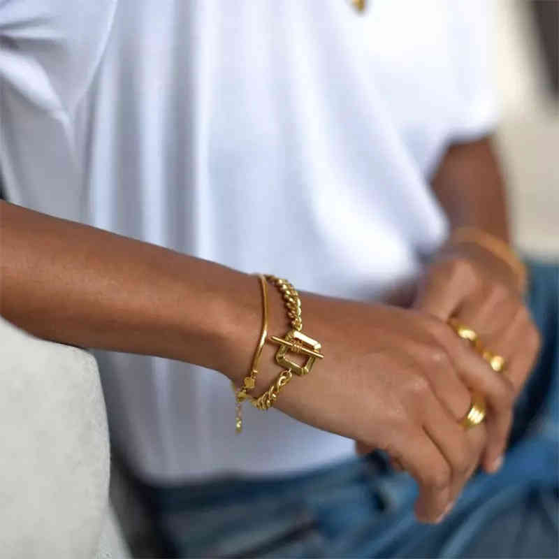Charm Bracelets 56 with Exaggerated and Fashionable Thick Chain All Metal Interlocking Square Ins Cool Style Bracelet