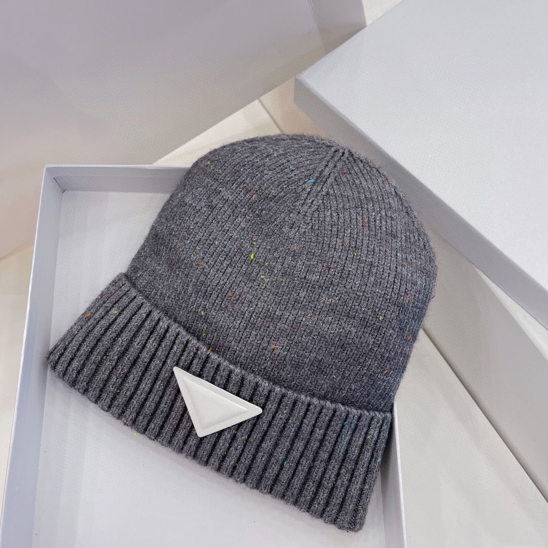 Luxurys designers beanie casual high quality luxury goods suitable for men and women Autumn winter fashion beanie warmth 4color good nice, Box
Luxurys designers beanie casual high quality luxury goods suitable for men and women Autumn winter fashion beanie warmth 4color good nice, Box