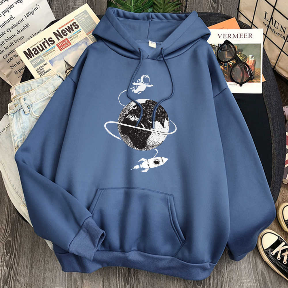 Astronaut Travels In Space Print Sweatshirts Man Long Sleeve Harajuku Fleece Hoody Vintage Cartoons Hoody Hip Hop Punk Hoodies H0909