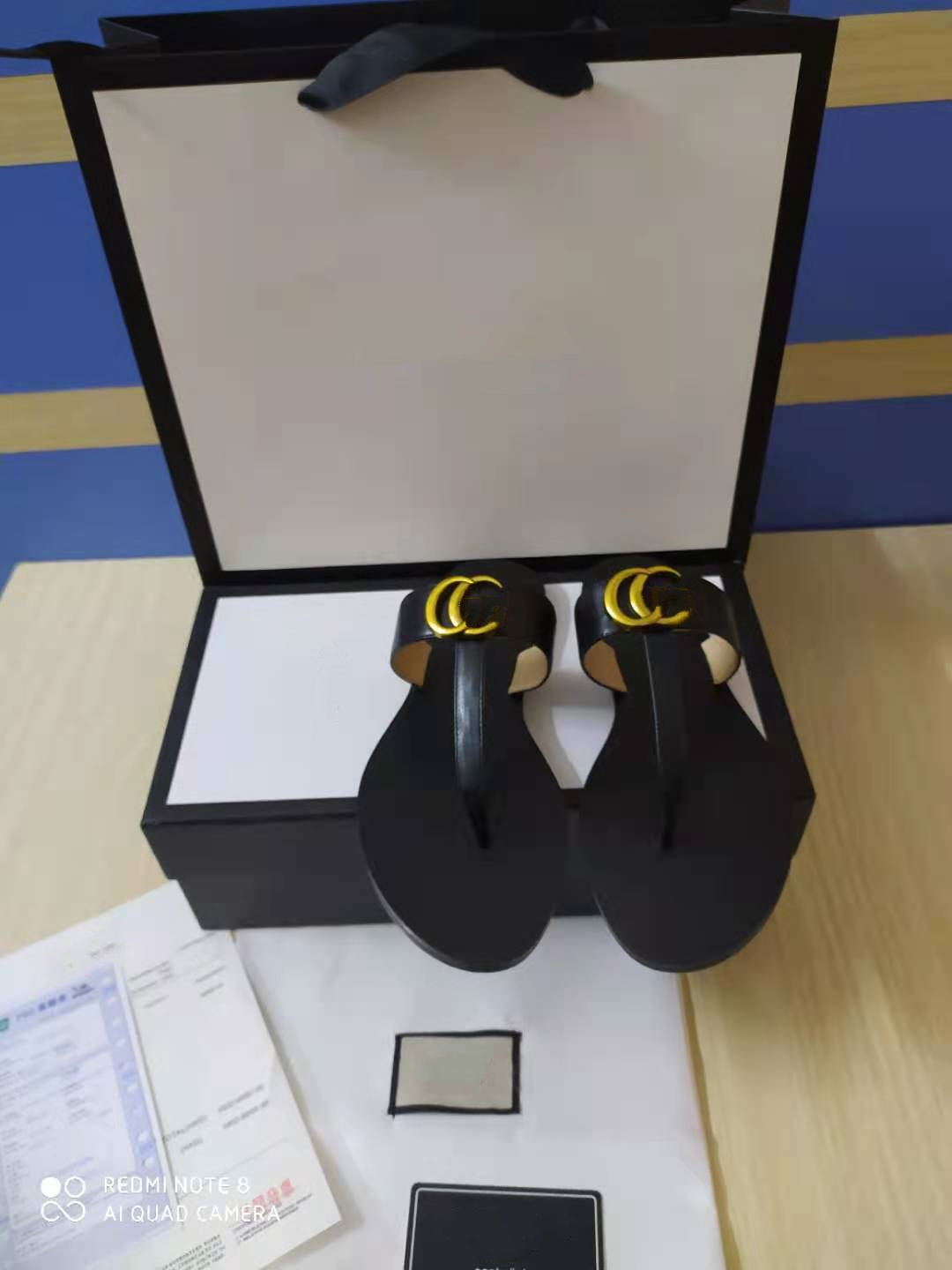 Mens Womens Top Quality Paris Sliders Summer Sandals Beach Slippers Ladies Flip Flops Loafers Black White Red Green Slides Shoes
Mens Womens Top Quality Paris Sliders Summer Sandals Beach Slippers Ladies Flip Flops Loafers Black White Red Green Slides Shoes