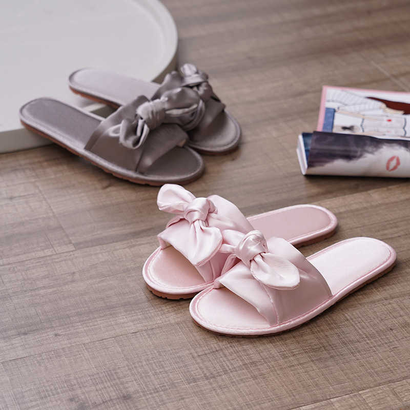 New Style Women's Satin Slippers Home Warm Slippers with Bowknot Indoor Non-slip Slippers for Four Seasons Wedding Festive Shoes H0827, Floral navy
New Style Women's Satin Slippers Home Warm Slippers with Bowknot Indoor Non-slip Slippers for Four Seasons Wedding Festive Shoes H0827, Floral navy