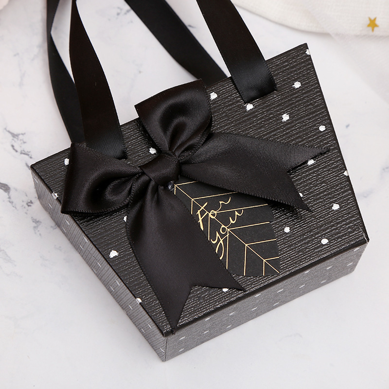 Wholesale portable Gift Wrap drawer Silk ribbon lipstick perfume bow set gifts box packaging paper case
Wholesale portable Gift Wrap drawer Silk ribbon lipstick perfume bow set gifts box packaging paper case