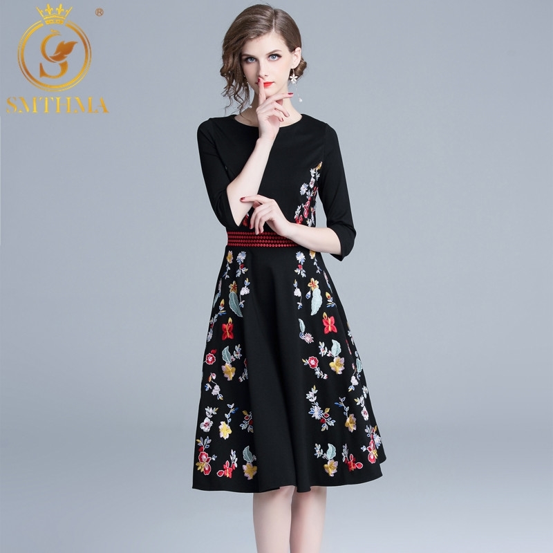 Winter Christmas Vintage Black Party Dress Women Runway Designer Floral Embroidery Autumn Clothing XXL 210520, Photo color
Winter Christmas Vintage Black Party Dress Women Runway Designer Floral Embroidery Autumn Clothing XXL 210520, Photo color