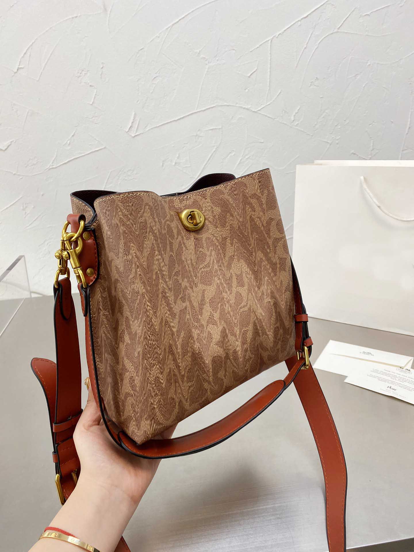 Designer Medieval Bucket Bags Women Bag Top Quality Letter Portable Single Shoulder Messenger Handbag Small Litchi Pattern Durable Fashion Versatile, Brown
Designer Medieval Bucket Bags Women Bag Top Quality Letter Portable Single Shoulder Messenger Handbag Small Litchi Pattern Durable Fashion Versatile, Brown