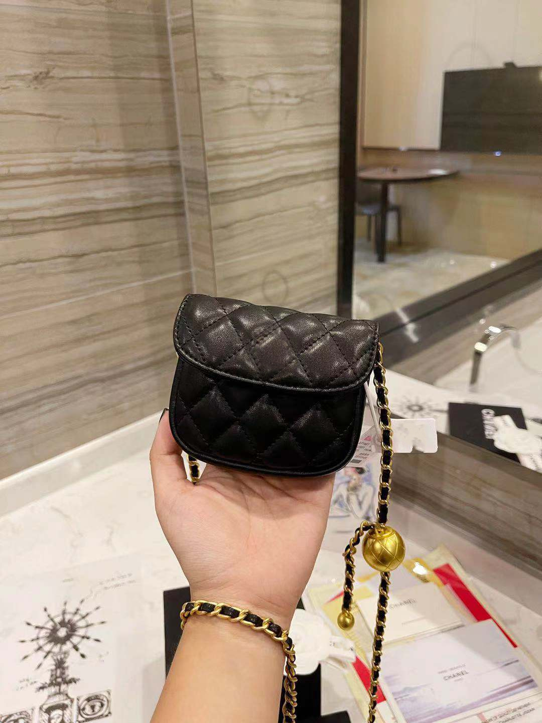 Women Luxurys CC,solds Bags Designers Purses Crossbody Channel Handbags The single Splicing shoulder bag Fashion and high quality Sheepskin
Women Luxurys CC,solds Bags Designers Purses Crossbody Channel Handbags The single Splicing shoulder bag Fashion and high quality Sheepskin