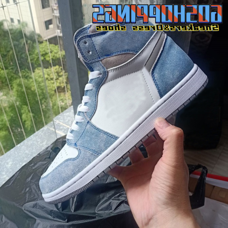 Newest Released 1High OG Hyper Royal men Basketball Shoes Jumpman 1s University Blue outdoor Trainers Sneakers 555088-402 Size 36--46 with
Newest Released 1High OG Hyper Royal men Basketball Shoes Jumpman 1s University Blue outdoor Trainers Sneakers 555088-402 Size 36--46 with