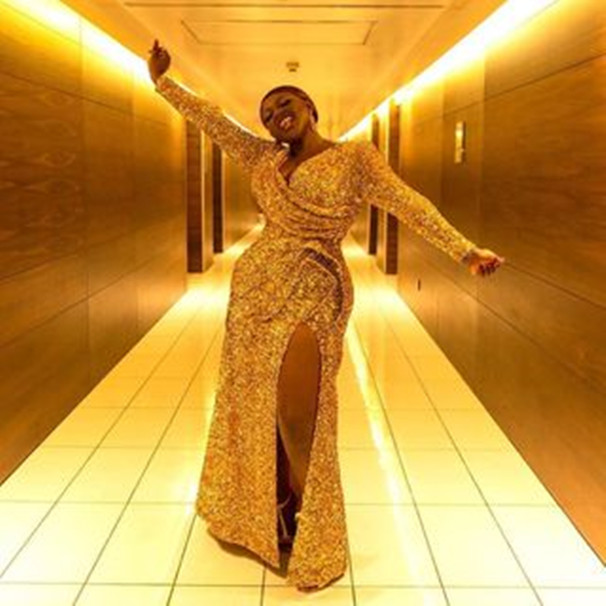2021 Plus Size Arabic Aso Ebi Gold Stylish Sexy Prom Dresses High Split Sheath Sequined Evening Formal Party Second Reception Gowns ZJ376
