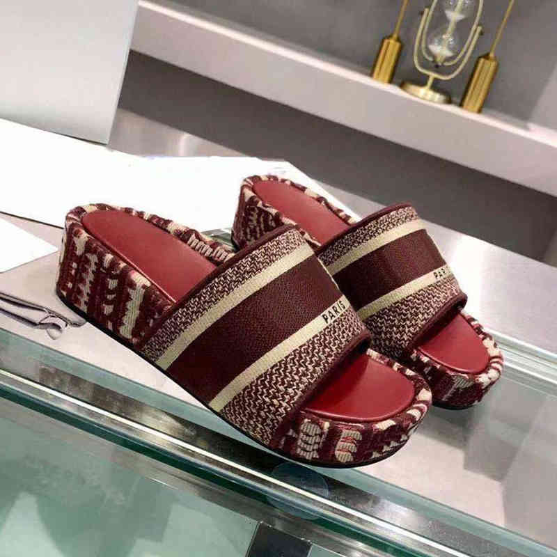 Sandals Quality woman High slippers fashion Beach Thick bottom Classic pattern slipper platform Alphabet lady Leather flat slides 019 347O, #8
Sandals Quality woman High slippers fashion Beach Thick bottom Classic pattern slipper platform Alphabet lady Leather flat slides 019 347O, #8