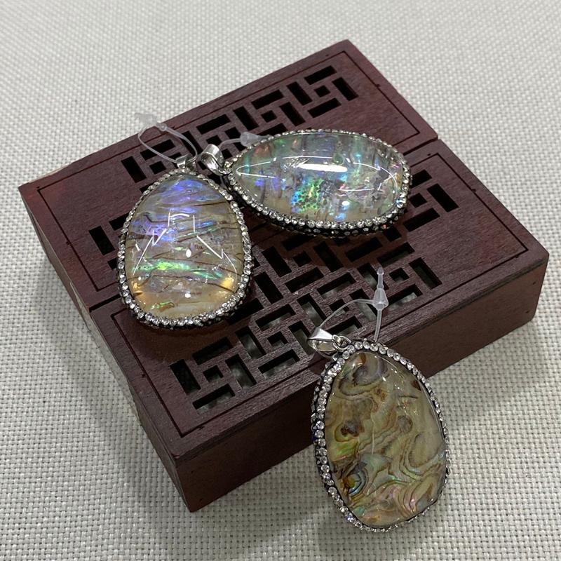 Charms Oval Drop-shaped Natural Faceted Crystal Rim Shell Charm Handmade Classic Fashion Pendant Accessories Can Be Wholesale In Bulk, Bronze;silver
Charms Oval Drop-shaped Natural Faceted Crystal Rim Shell Charm Handmade Classic Fashion Pendant Accessories Can Be Wholesale In Bulk, Bronze;silver
