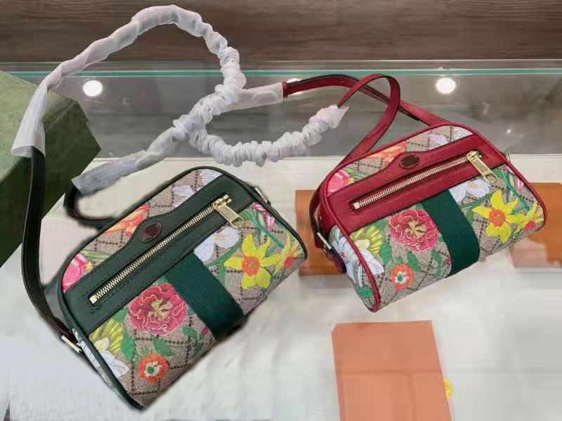 Designer designs high quality flower camera bag. Classic atmosphere. Size: 20 * 14cm., Customize
Designer designs high quality flower camera bag. Classic atmosphere. Size: 20 * 14cm., Customize
