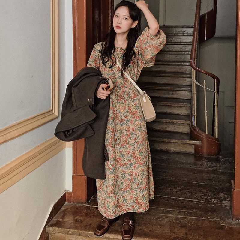 2021romance vintage oil painting feeling dress one piece a line puff sleeve dress long vintage robe longue vestido largo, Black;gray
2021romance vintage oil painting feeling dress one piece a line puff sleeve dress long vintage robe longue vestido largo, Black;gray