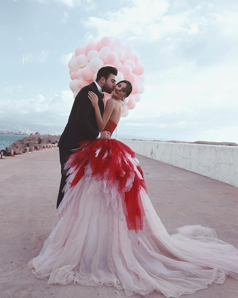 Vintage Red and White Wedding Dresses 2024 Bridal Gowns Long Sweetheart Tiered Victorian Gothic Bride Dress Custom Made