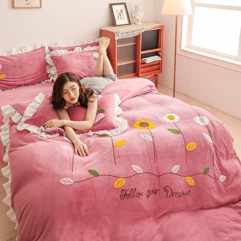Bedding Sets Milk Velvet Towel Embroidered 4-pce Set, Thick Brushed Pure Cotton Four-piece European-style Embroidery Lace Set
Bedding Sets Milk Velvet Towel Embroidered 4-pce Set, Thick Brushed Pure Cotton Four-piece European-style Embroidery Lace Set