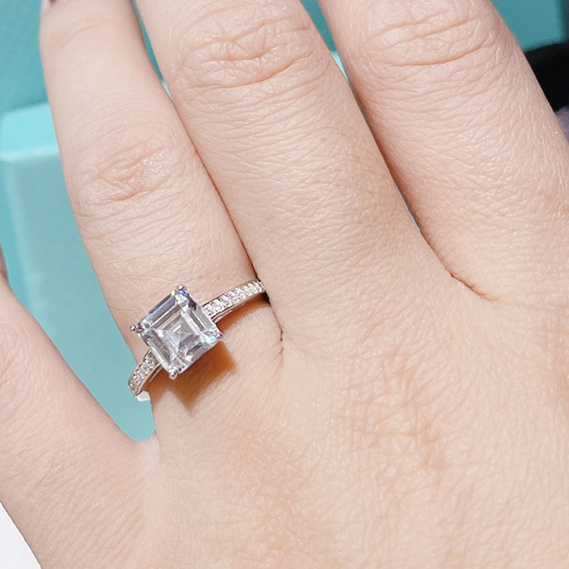 2022 Designer Rings For Women 925 Sterling Silver Claw Diamond Rings Marry Love Rings Engagement Wedding Sets Jewelry Luxury Gift With Box
2022 Designer Rings For Women 925 Sterling Silver Claw Diamond Rings Marry Love Rings Engagement Wedding Sets Jewelry Luxury Gift With Box