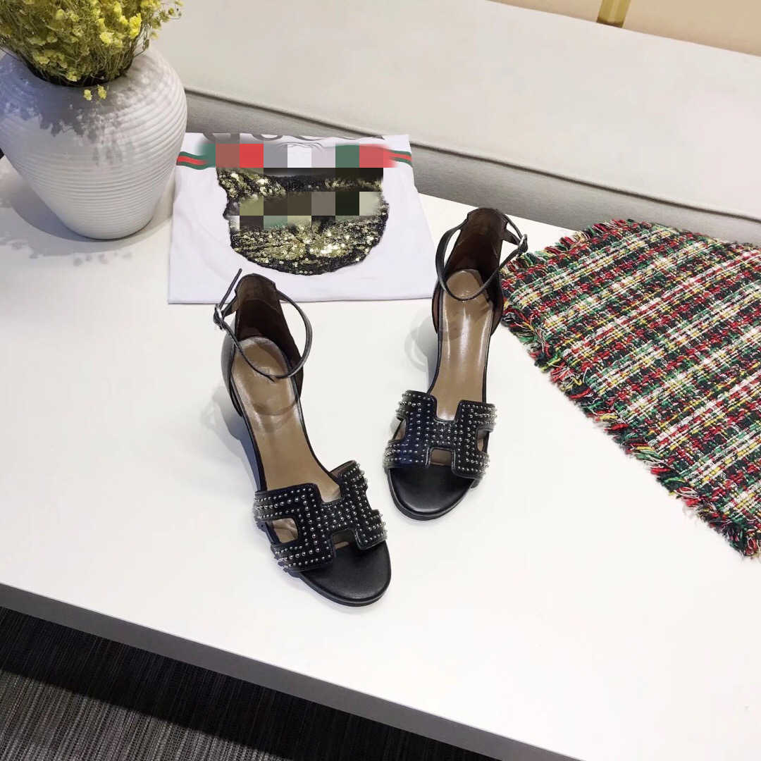 designer sandals Wedge heel Cover buckle rivet decoration Pumps Slides Femme Casual shoes Leather catwalk ladies banquet size 35-40, Black
designer sandals Wedge heel Cover buckle rivet decoration Pumps Slides Femme Casual shoes Leather catwalk ladies banquet size 35-40, Black