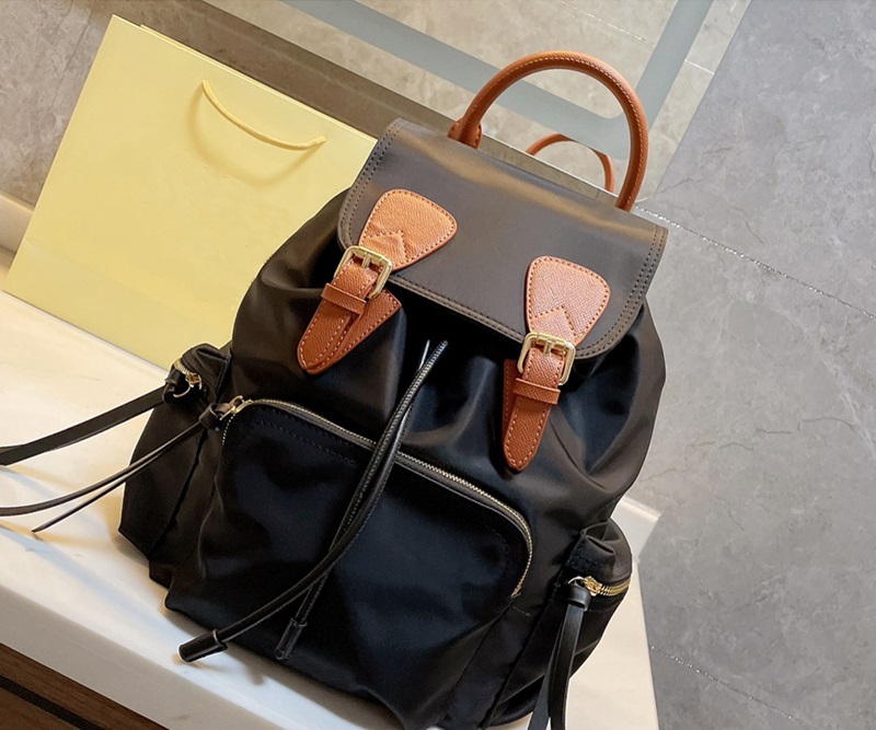 2021 brand designer's backpack men's and women's luxury fashion leather nylon travel bag size 28*32cm, Bubble column
2021 brand designer's backpack men's and women's luxury fashion leather nylon travel bag size 28*32cm, Bubble column