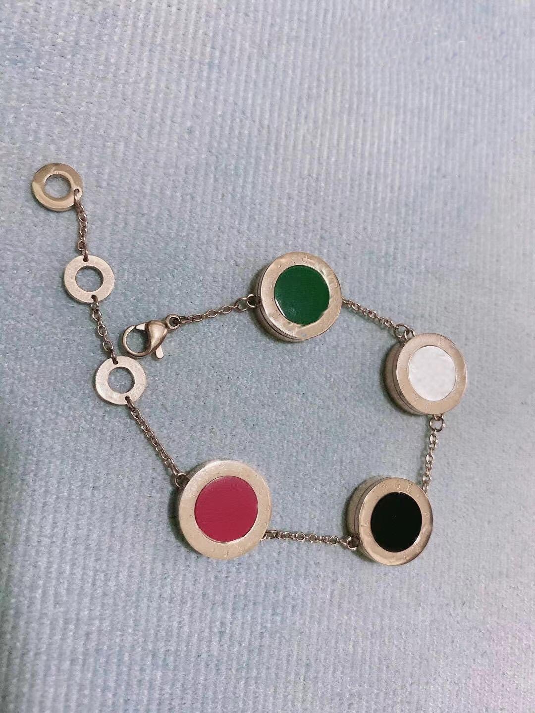 Fashion classic double-sided color adjustable bracelet rose gold creative cuff jewelry with exquisite gift box packaging
Fashion classic double-sided color adjustable bracelet rose gold creative cuff jewelry with exquisite gift box packaging