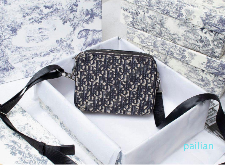 2021ss women D makeup bags fashion wallets high quality leather saddle handbag designer shoulder artsy diagonal, Black
2021ss women D makeup bags fashion wallets high quality leather saddle handbag designer shoulder artsy diagonal, Black