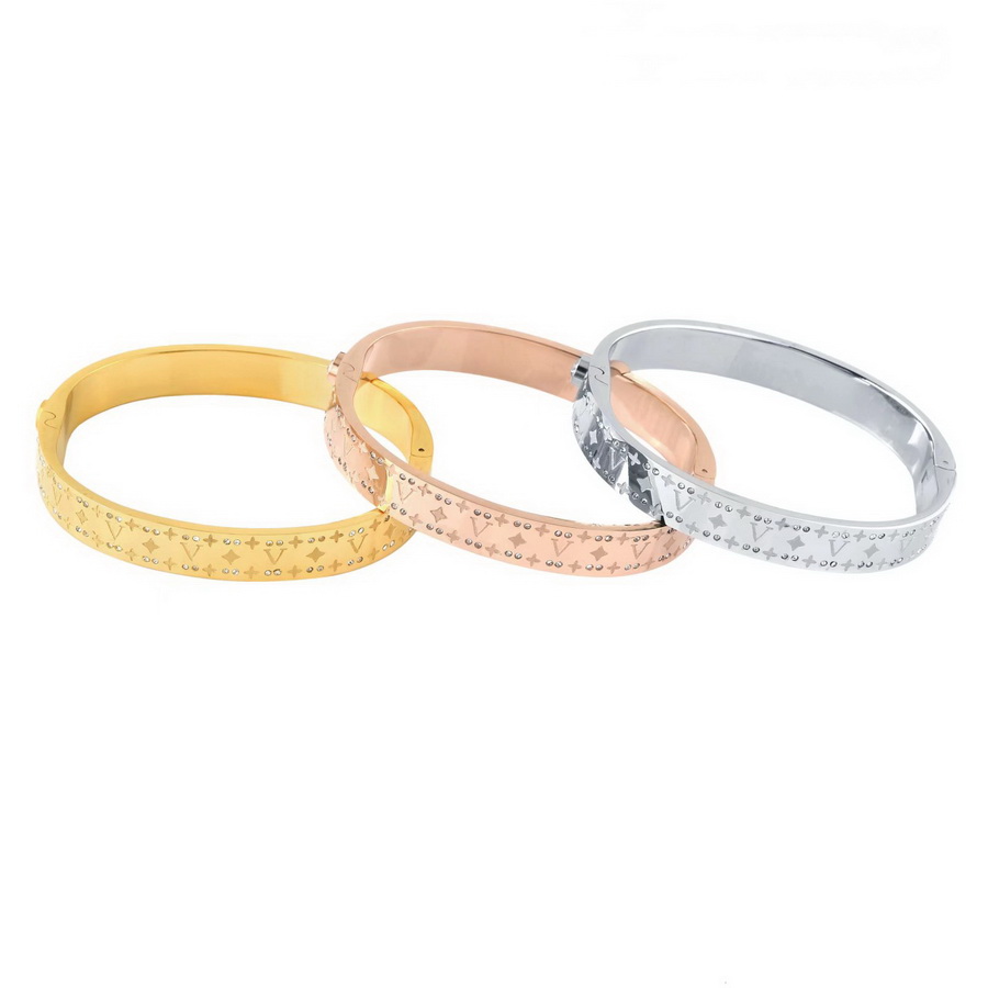 Europe America Fashion Style Men Lady Women Titanium steel Engraved V Initials Flower Single Rivet Nanogram Strass Bangle Bracelet M64861 Size#17/#19
Europe America Fashion Style Men Lady Women Titanium steel Engraved V Initials Flower Single Rivet Nanogram Strass Bangle Bracelet M64861 Size#17/#19