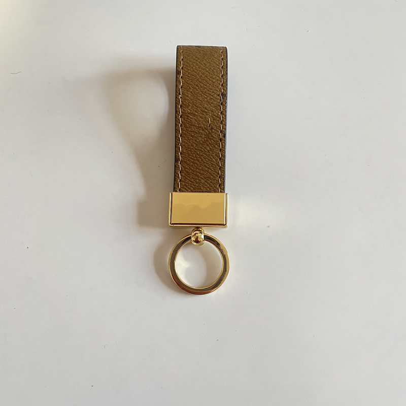 Luxury Keychain for Men Ring Holder Brand Designers Key Chain Gift Box Women Car Bag Keychains 2 Colors
Luxury Keychain for Men Ring Holder Brand Designers Key Chain Gift Box Women Car Bag Keychains 2 Colors