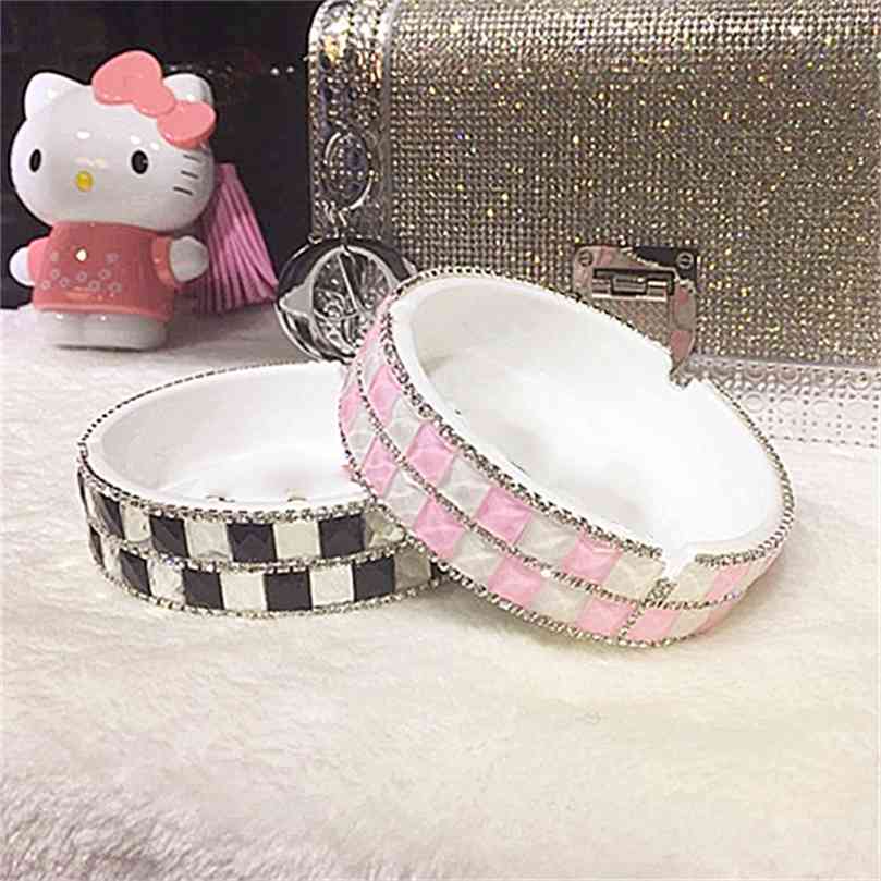 PITILLERA Lady Ashtray Drill Manual Luxurious General Female Ashtrays Shiny Biling Women Cendrier Aschenbecher Posacenere 210902
PITILLERA Lady Ashtray Drill Manual Luxurious General Female Ashtrays Shiny Biling Women Cendrier Aschenbecher Posacenere 210902