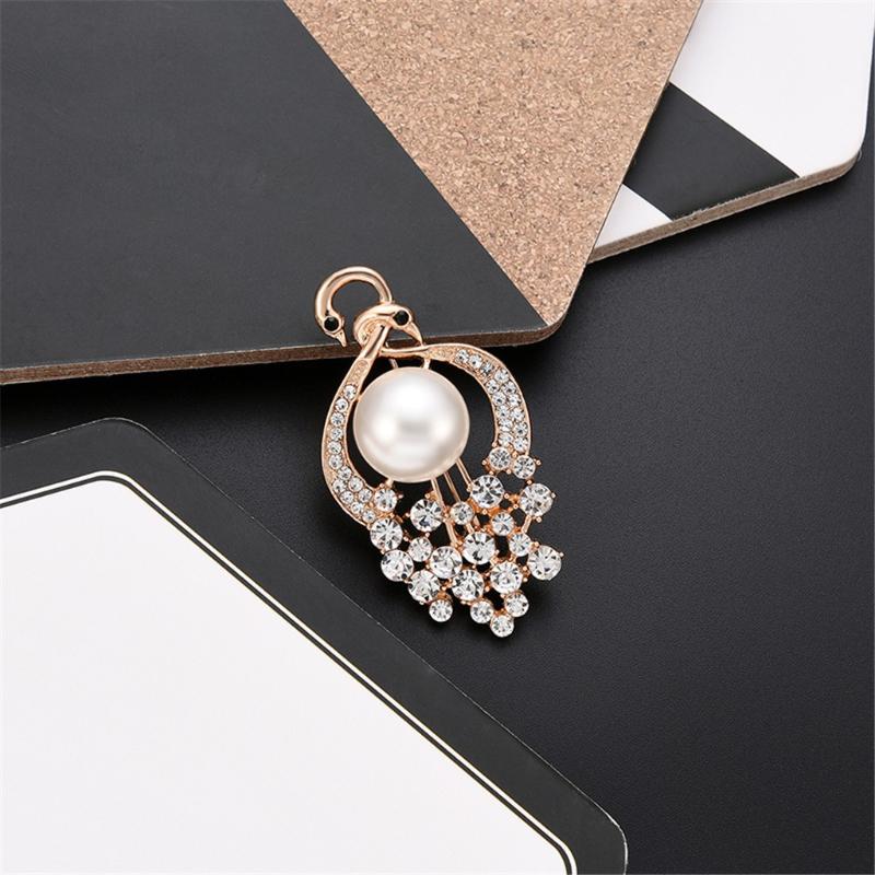Pins, Brooches Exquisite Fashion Pearl Zircon Brooch Style Wild Ladies Boutique Jewelry Gift
Pins, Brooches Exquisite Fashion Pearl Zircon Brooch Style Wild Ladies Boutique Jewelry Gift