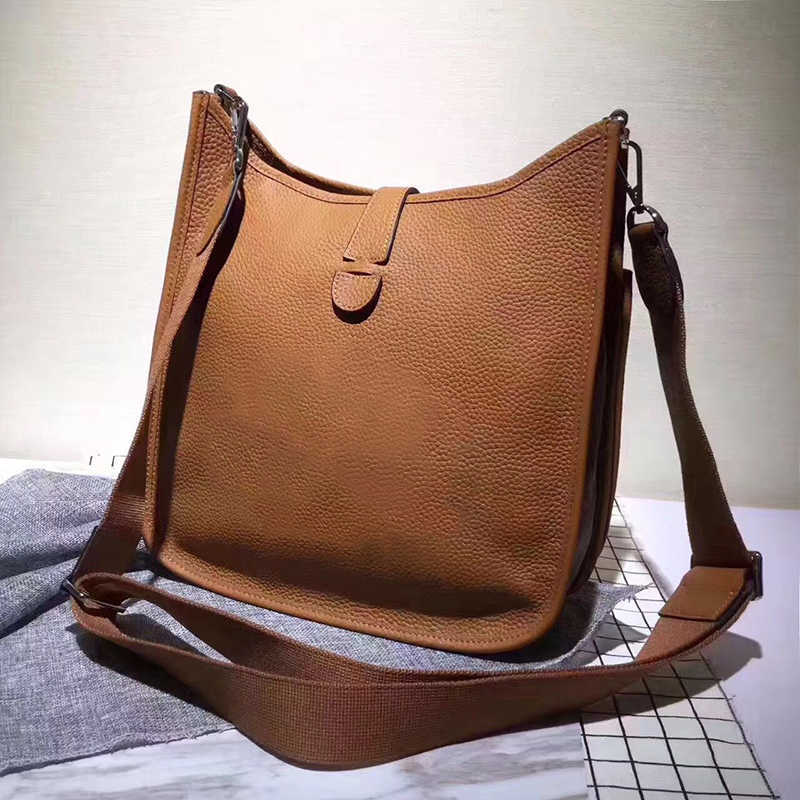 Wholesale Cowhide Genuine Leather Cross Body Bags Women Fashion Shoulder Bag 20cm Mini Handbags Polychromatic Shopping Bag Purse Messenger Bag, Red
Wholesale Cowhide Genuine Leather Cross Body Bags Women Fashion Shoulder Bag 20cm Mini Handbags Polychromatic Shopping Bag Purse Messenger Bag, Red