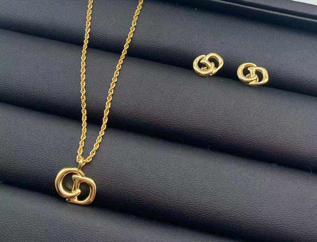 d Family Necklace / Dijia 2021 New Cd Letter Neck Chain Women's Net Red Fashion Style Temperament Earrings
d Family Necklace / Dijia 2021 New Cd Letter Neck Chain Women's Net Red Fashion Style Temperament Earrings