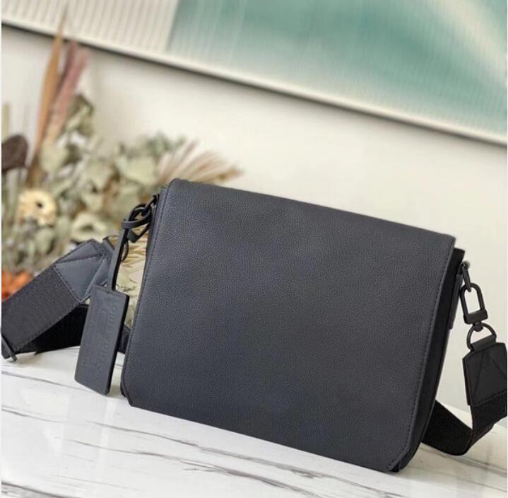 M57080 Leather casual mens messenger bag set luxury designer fashion men shoulder bags Waist Pack wallets, Black
M57080 Leather casual mens messenger bag set luxury designer fashion men shoulder bags Waist Pack wallets, Black