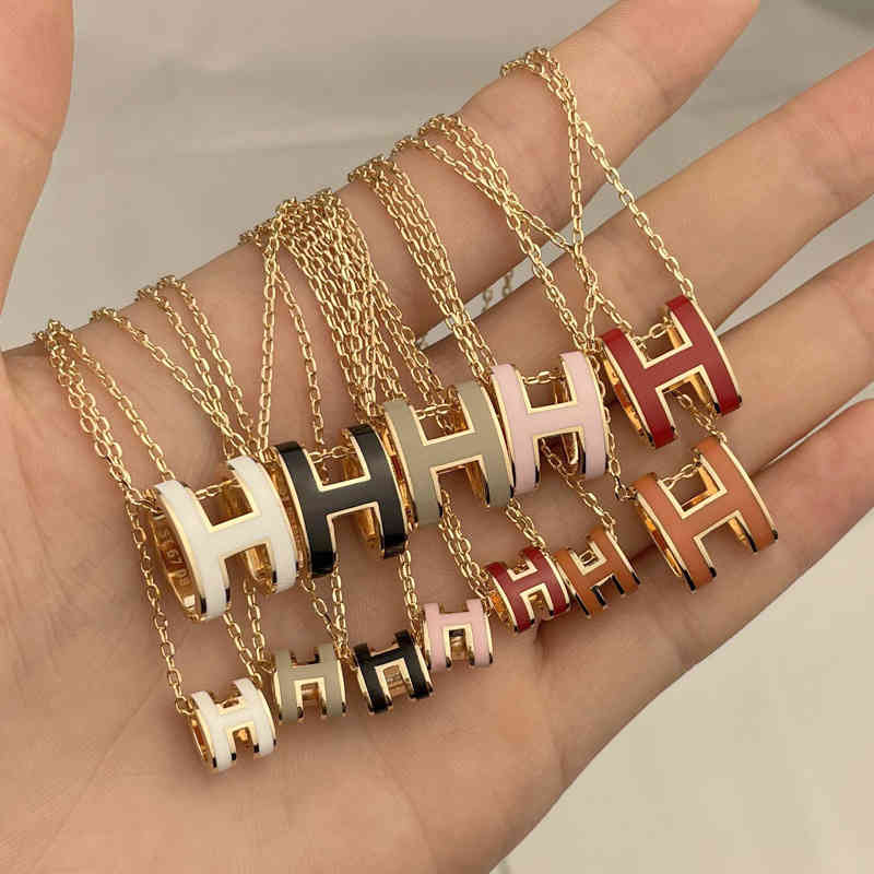 Cnc Version of Aijia h Necklace Female Sterling Silver Enamel h Letter Pendant 18k Rose Gold Pop Personality Mini Clavicle Chain Original Logo
Cnc Version of Aijia h Necklace Female Sterling Silver Enamel h Letter Pendant 18k Rose Gold Pop Personality Mini Clavicle Chain Original Logo