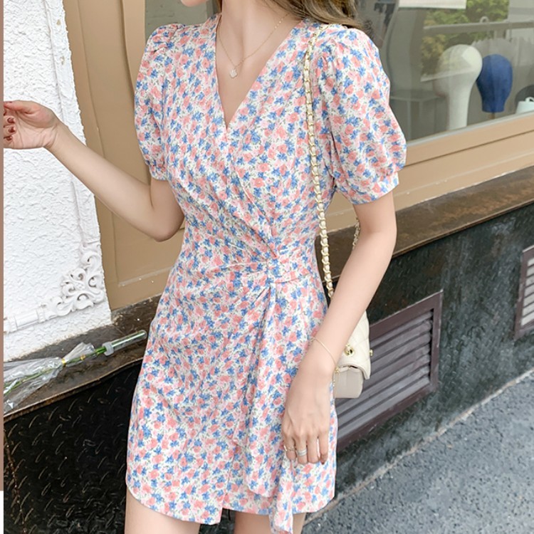 Women Summer Vintage Sweet Flower Chiffon Ruched Dress Elegant Sexy V-Neck High Waist Puff Sleeves Casual Mini Dress 210518, Photo color 
Women Summer Vintage Sweet Flower Chiffon Ruched Dress Elegant Sexy V-Neck High Waist Puff Sleeves Casual Mini Dress 210518, Photo color