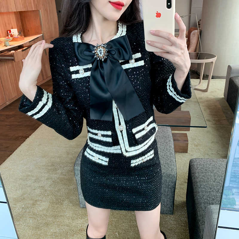 Women Autumn Winter Luxury Tweed Two Piece Set Pearls Buttons Bow Patchwork Short Coat + High Waist Mini Skirt 210526, Photo color
Women Autumn Winter Luxury Tweed Two Piece Set Pearls Buttons Bow Patchwork Short Coat + High Waist Mini Skirt 210526, Photo color