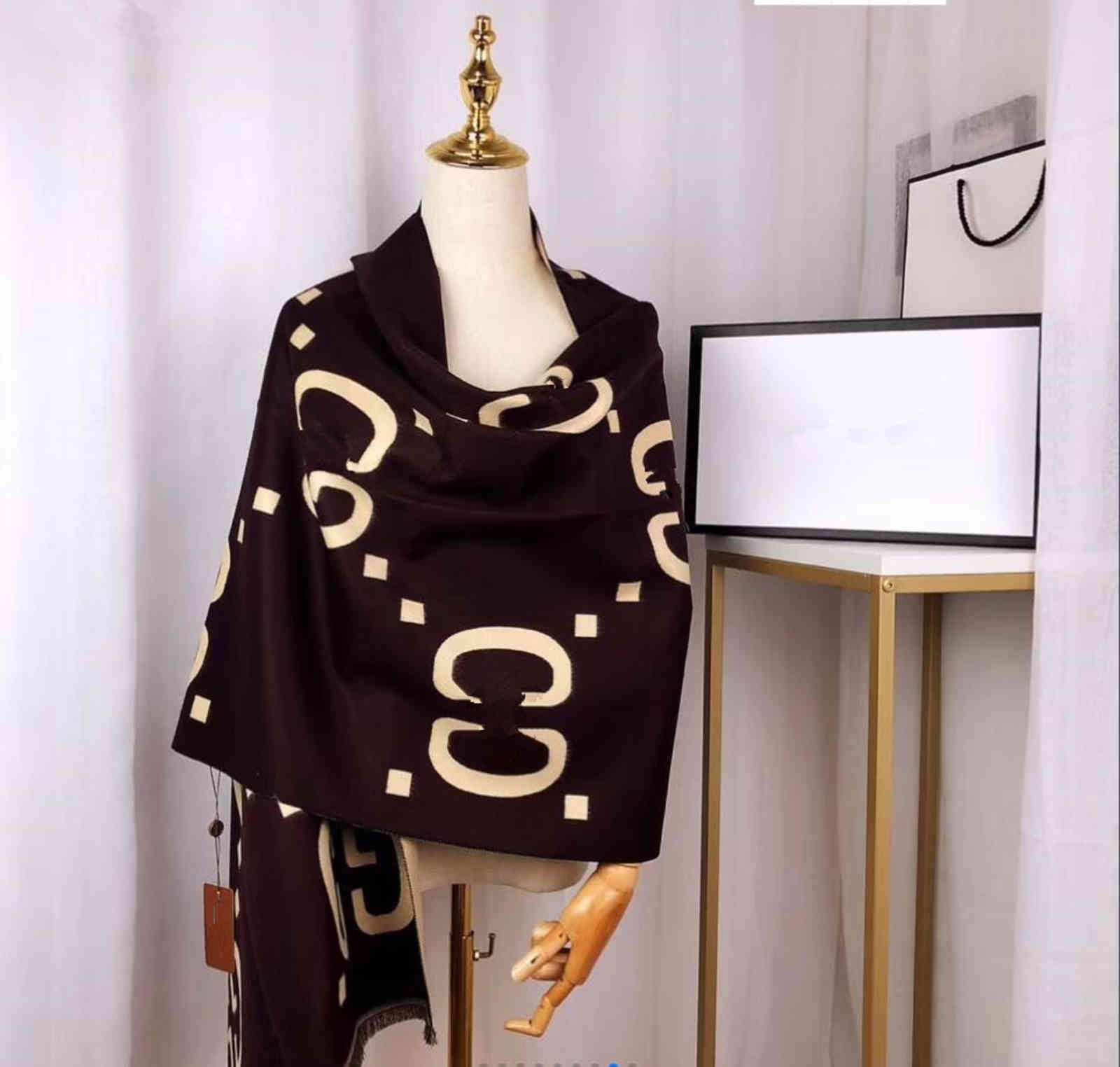 designer Winter Letter G Casual Business men scarf for woman red Cashmere Scarves Male Warm Plaid Cotton women long Shawl Wraps foulard, Blue;gray
designer Winter Letter G Casual Business men scarf for woman red Cashmere Scarves Male Warm Plaid Cotton women long Shawl Wraps foulard, Blue;gray