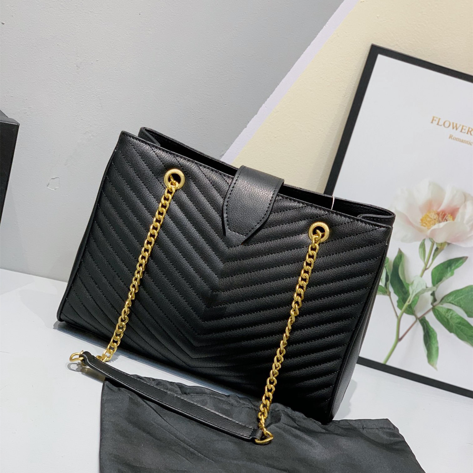 tote bags shoulder designer bag classic womens Fashion handbags purse Designers Crossbody Luxury messenger ladies leather wallet Top quality, More pics contact seller
tote bags shoulder designer bag classic womens Fashion handbags purse Designers Crossbody Luxury messenger ladies leather wallet Top quality, More pics contact seller