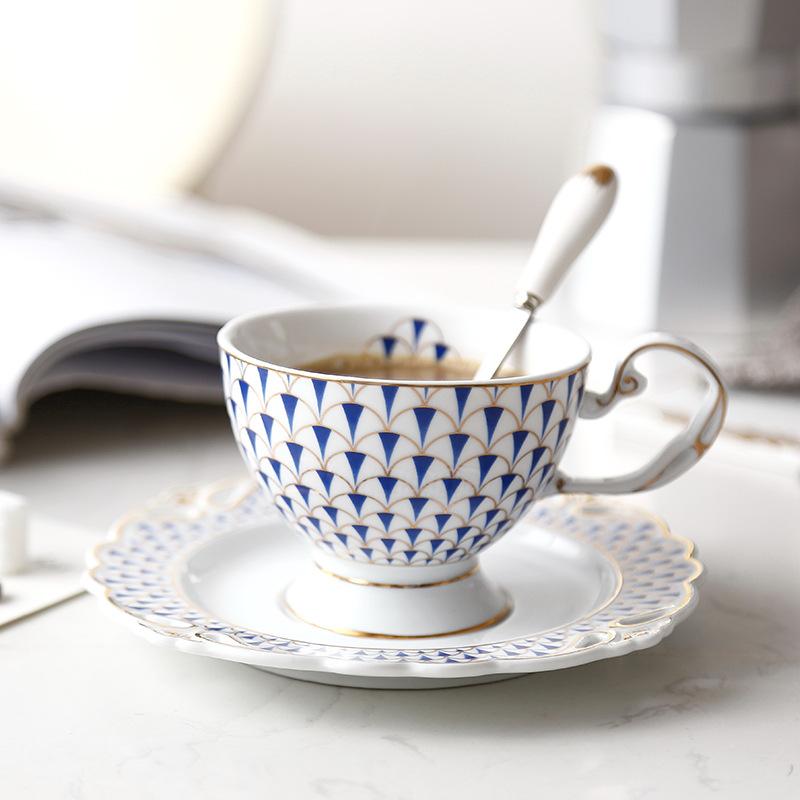 Mugs 200ML European Ceramic Coffee Cup Elegant Noble Gold Tea And Saucer With Spoon Set Afternoon Dessert Cafe Espresso
Mugs 200ML European Ceramic Coffee Cup Elegant Noble Gold Tea And Saucer With Spoon Set Afternoon Dessert Cafe Espresso
