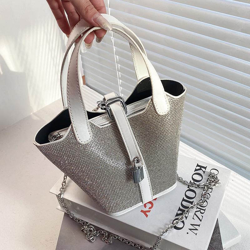 Evening Bags Diamond Tote Bucket Bag 2021 Summer High-quality PU Leather Women's Designer Handbag Chain Shoulder Messenger Purses
Evening Bags Diamond Tote Bucket Bag 2021 Summer High-quality PU Leather Women's Designer Handbag Chain Shoulder Messenger Purses