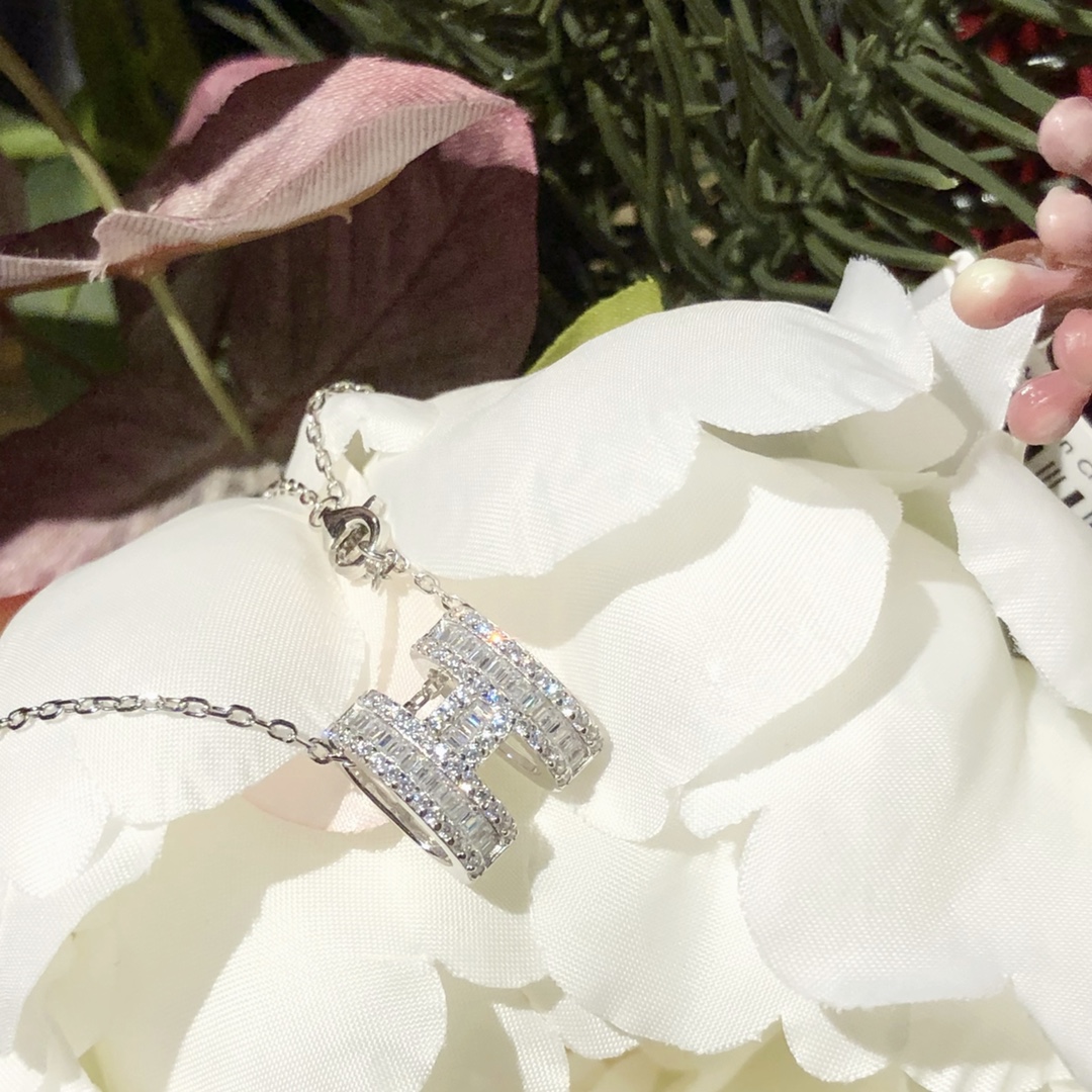 H letter luxury jewelry necklace Pendants diamond sunflower sweater 925 Sterling Silver flower Plated designer thin chain women necklaces fashion original box
H letter luxury jewelry necklace Pendants diamond sunflower sweater 925 Sterling Silver flower Plated designer thin chain women necklaces fashion original box