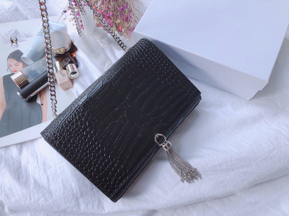 Luxurys Designers handbags 2021 Classic CrossBody Bag Shoulder Bags Fashion Women Lady Totes High Quality Leather Handbag Y220B01
Luxurys Designers handbags 2021 Classic CrossBody Bag Shoulder Bags Fashion Women Lady Totes High Quality Leather Handbag Y220B01